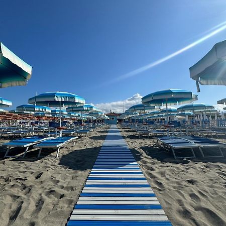 Hotel Bagno Stella Del Mare Марина ди Карара Екстериор снимка