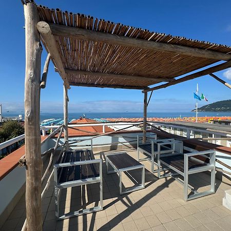 Hotel Bagno Stella Del Mare Марина ди Карара Екстериор снимка