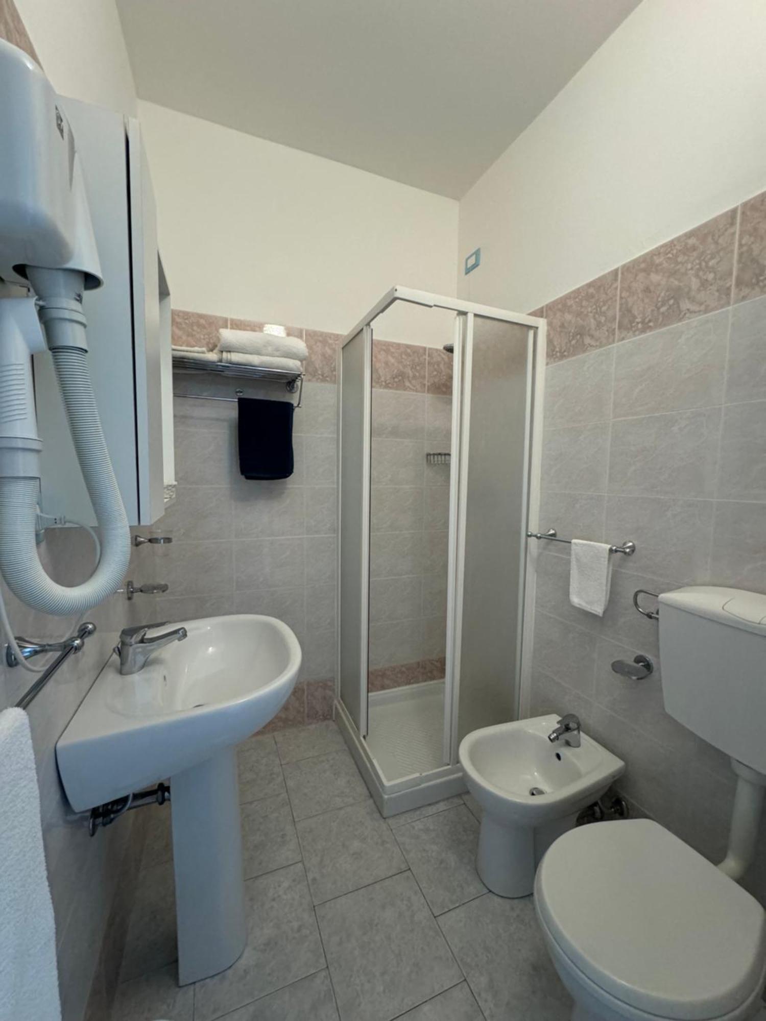 Hotel Bagno Stella Del Mare Марина ди Карара Екстериор снимка