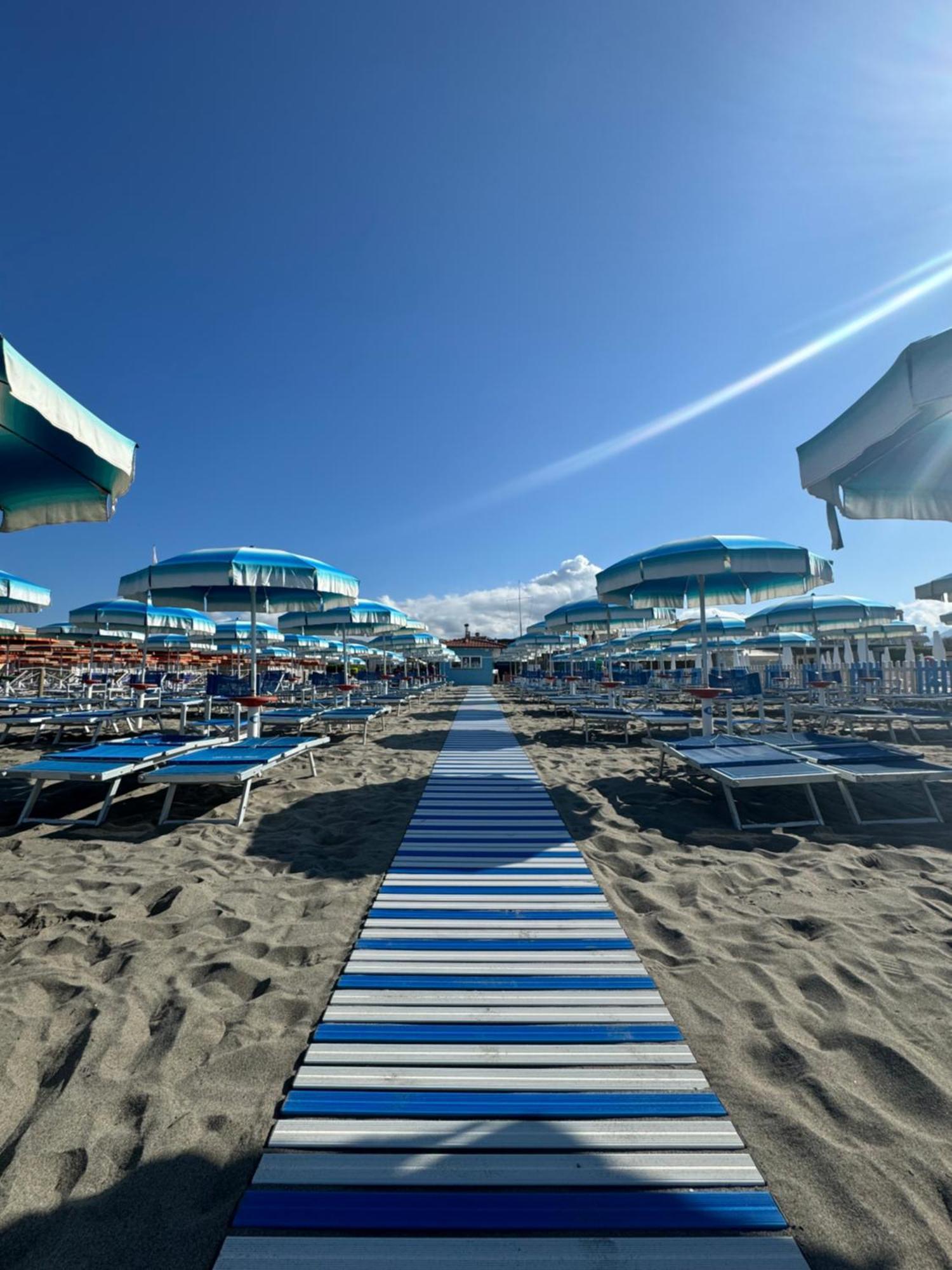 Hotel Bagno Stella Del Mare Марина ди Карара Екстериор снимка