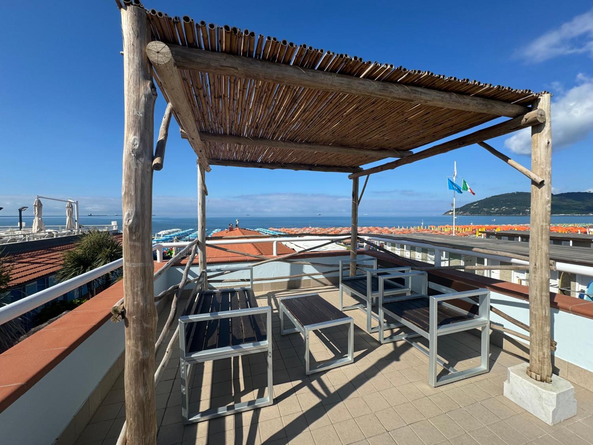 Hotel Bagno Stella Del Mare Марина ди Карара Екстериор снимка